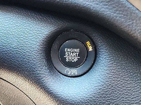 Certified 2019 Jeep Cherokee Latitude Plus image 28