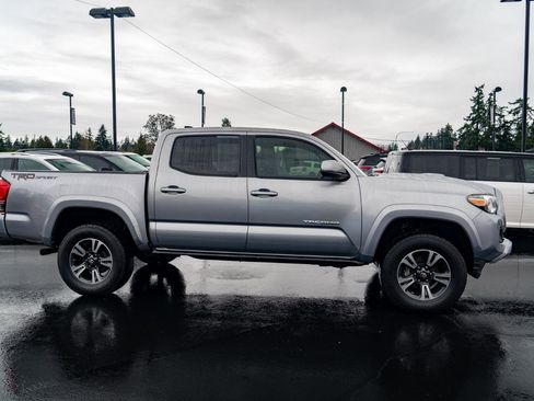 Used 2016 Toyota Tacoma TRD Sport w/ Premium & Technology Package RWD image 8