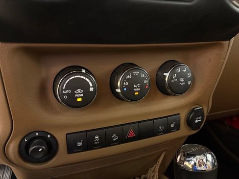 Used 2013 Jeep Wrangler Unlimited Sahara w/ Mopar Chrome Edition Group AWD/4WD image 32
