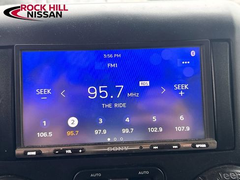 Used 2017 Jeep Wrangler Unlimited Sahara image 11