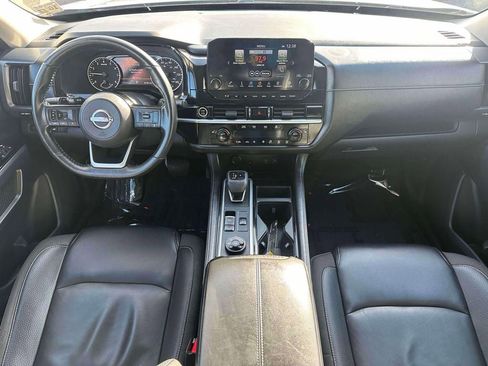 Certified 2023 Nissan Pathfinder SL w/ Lighting Package (N92) image 14