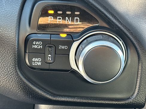 Used 2024 RAM 2500 Big Horn w/ Sport Appearance Package image 27