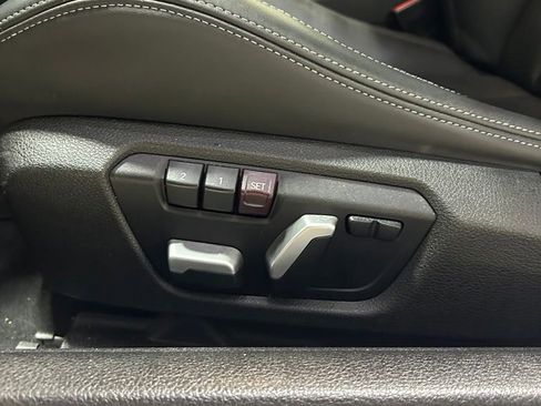 Used 2019 BMW M4 Coupe w/ Competition Package RWD image 11