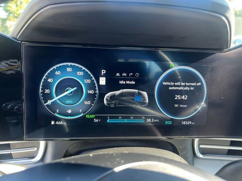 Used 2025 Hyundai Elantra Limited image 41