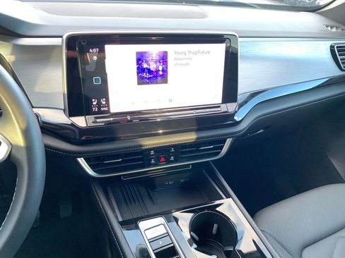 Used 2025 Volkswagen Atlas Cross Sport SE image 18