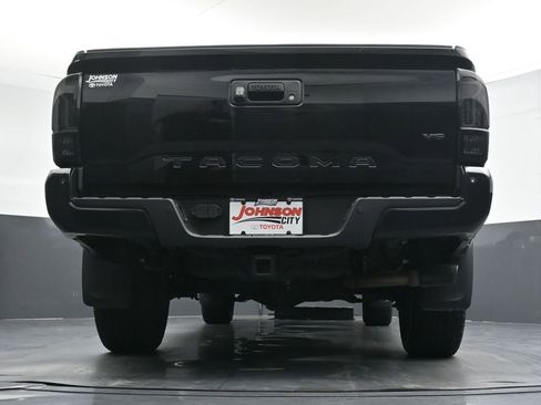 Used 2020 Toyota Tacoma TRD Sport w/ Technology Package AWD/4WD image 37
