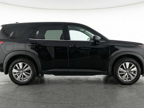 Used 2025 Nissan Pathfinder SV image 11