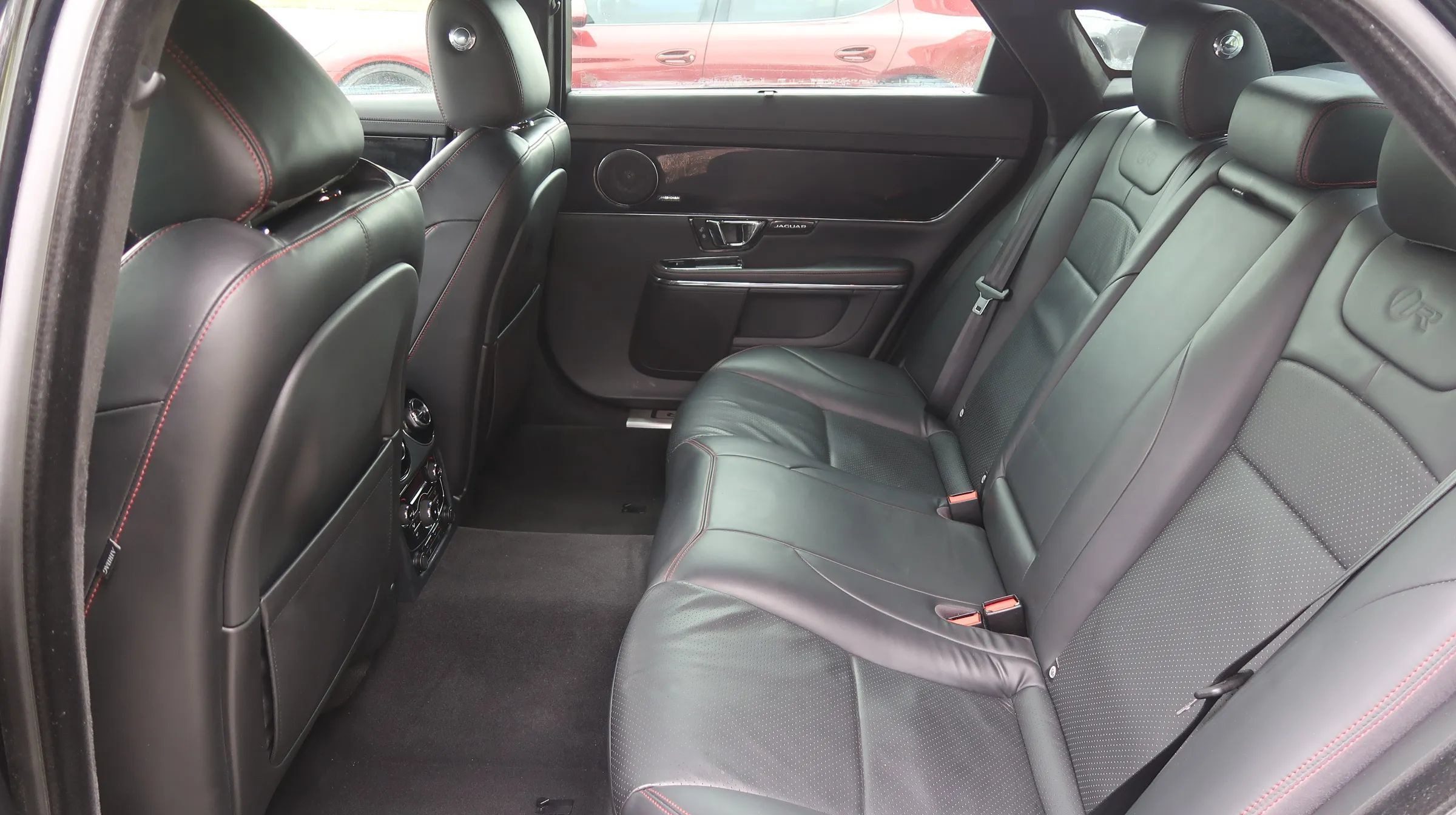 Used 2014 Jaguar XJ R LWB RWD image 19