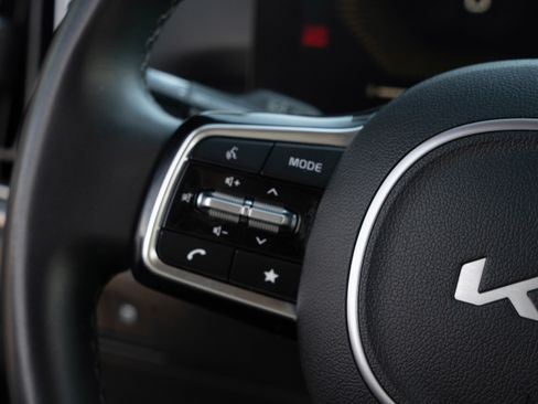 Used 2024 Kia Sorento S image 25