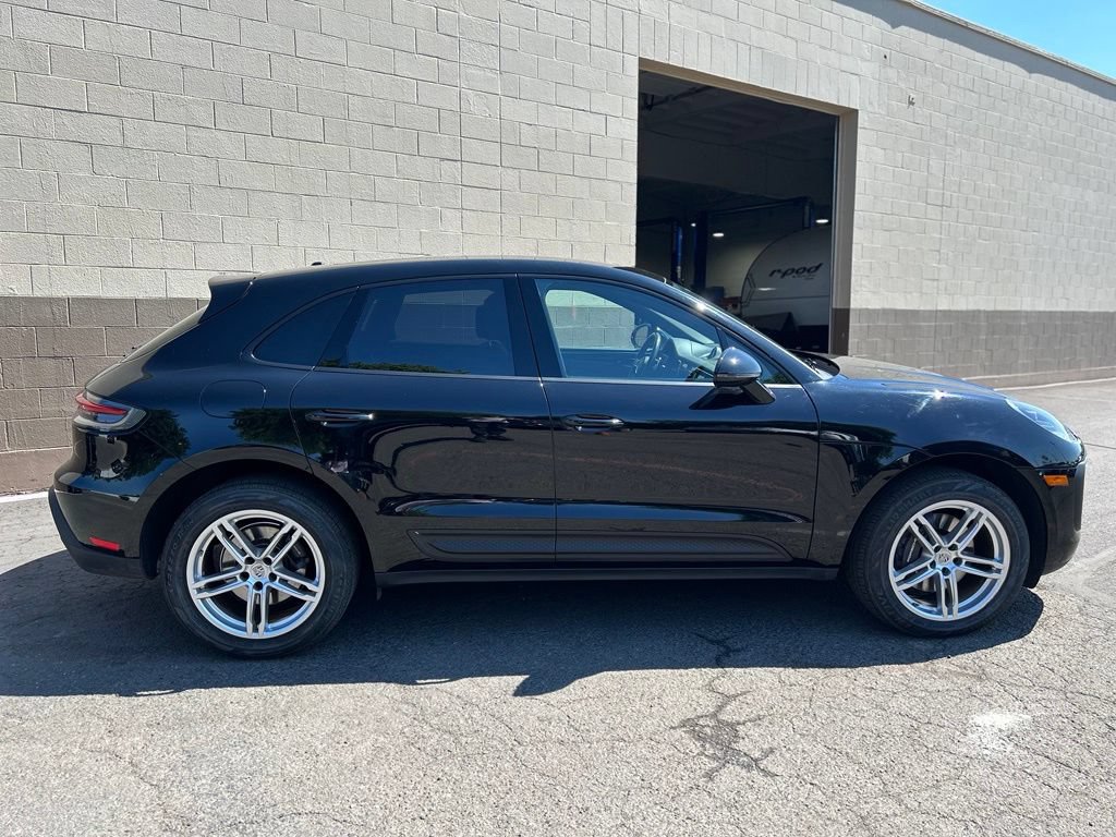 Used 2024 Porsche Macan AWD/4WD image 3