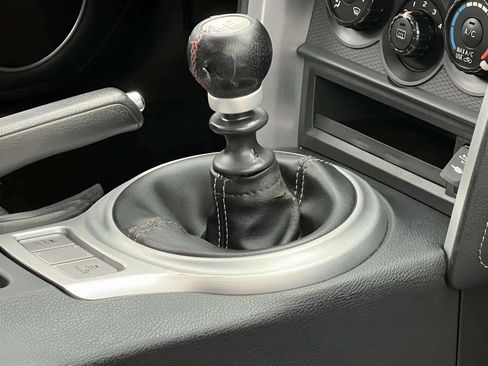 Used 2017 Toyota 86 image 23