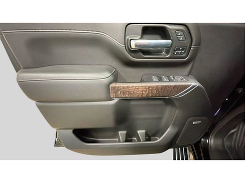 Used 2023 GMC Sierra 2500 Denali w/ Denali Black Diamond Edition image 9