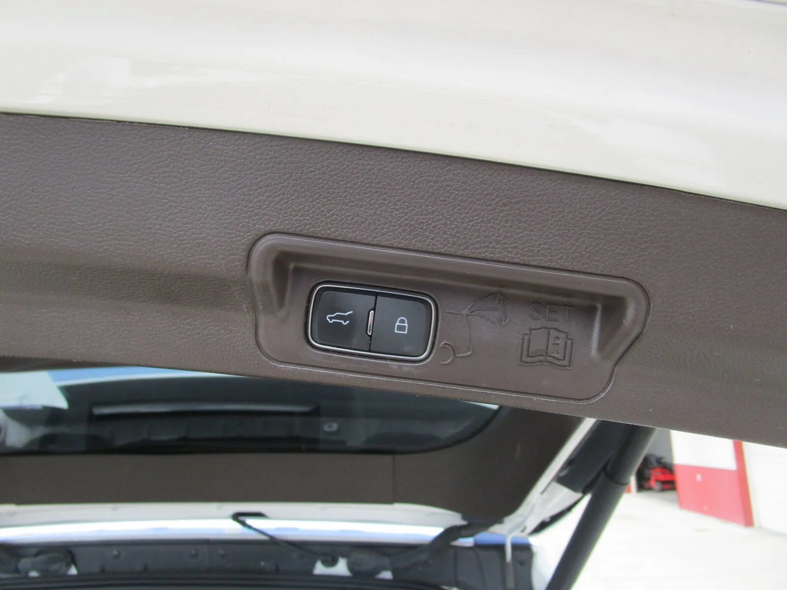 Used 2021 Ford Explorer King Ranch w/ Premium Technology Package AWD/4WD image 29