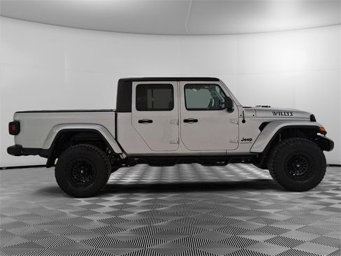 Used 2023 Jeep Gladiator Willys image 2