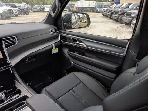 New 2026 Jeep Grand Wagoneer 2WD w/ 8-Passenger Seating Package image 19