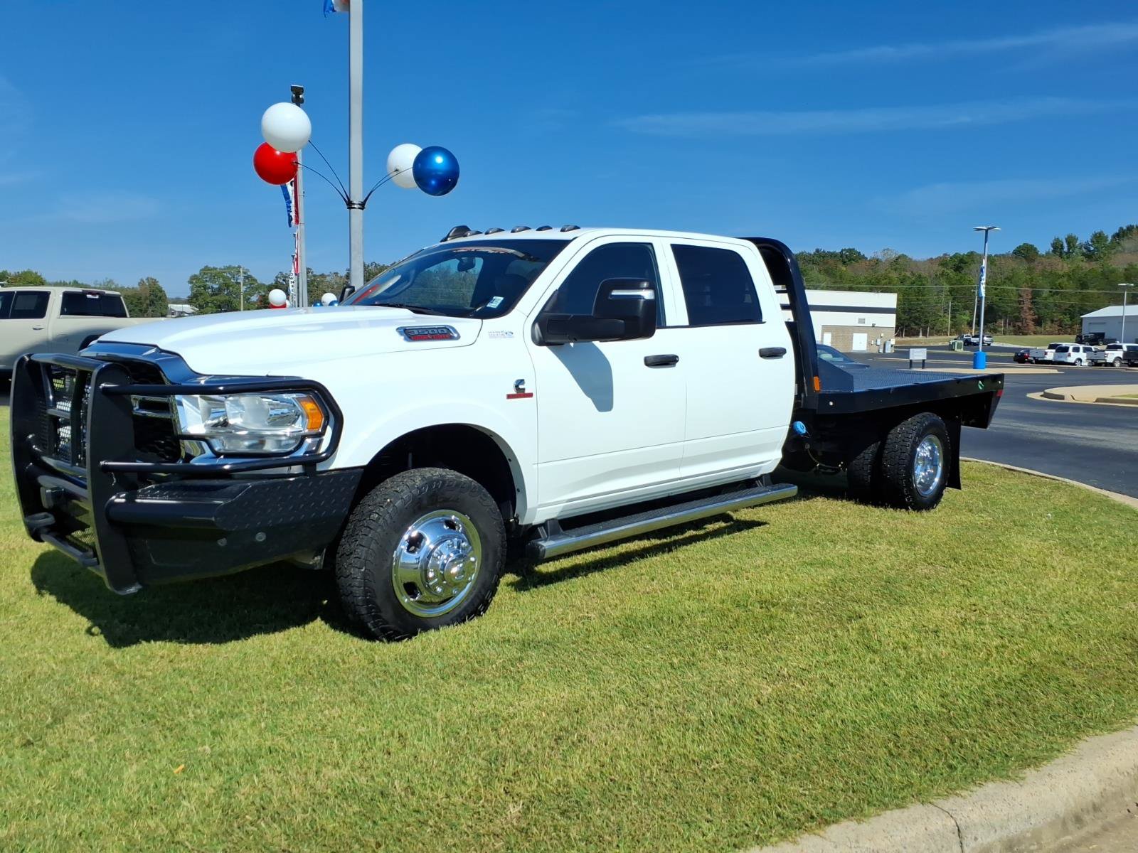 Used 2024 RAM 3500 Tradesman w/ Chrome Appearance Group AWD/4WD image 3