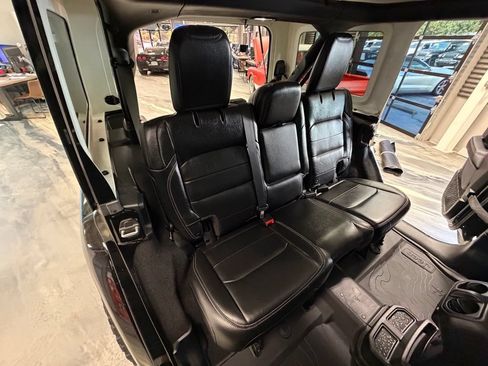 Used 2018 Jeep Wrangler Unlimited Sahara w/ Dual Top Group AWD/4WD image 5