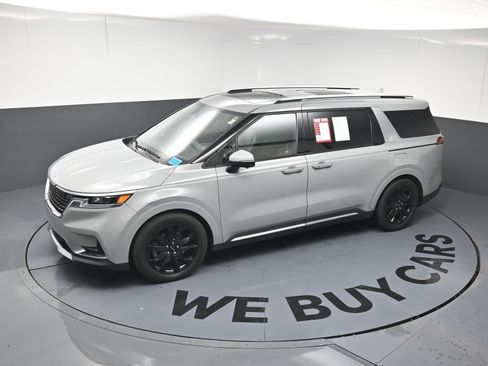 Used 2022 Kia Carnival SX Prestige image 12