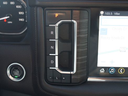 Used 2021 GMC Yukon Denali w/ Denali Premium Package image 13