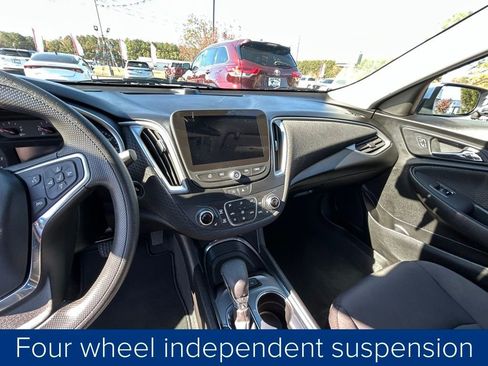 Used 2024 Chevrolet Malibu LT image 28