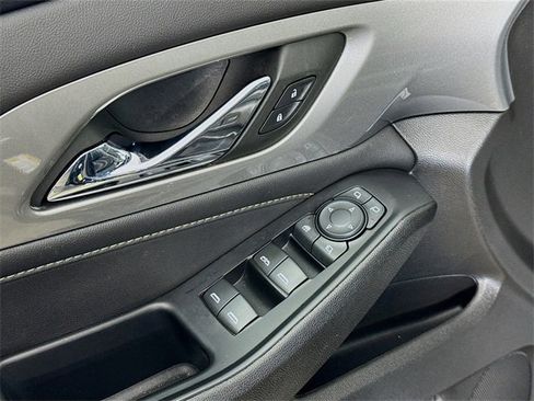 Used 2023 Chevrolet Traverse LT w/ LT Premium Package image 19