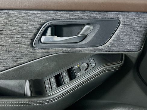 Used 2023 Nissan Rogue SV image 15