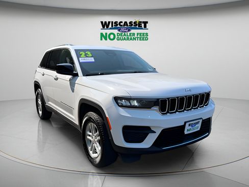Used 2023 Jeep Grand Cherokee Laredo AWD/4WD image 21