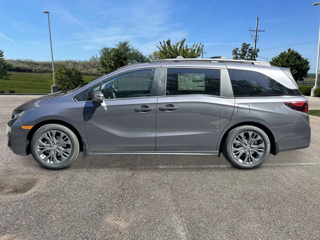 New 2027 Honda Odyssey Touring image 3