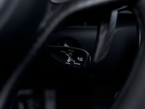 Used 2025 McLaren Artura image 57