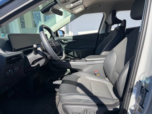 Used 2025 Kia EV6 Light AWD/4WD image 12