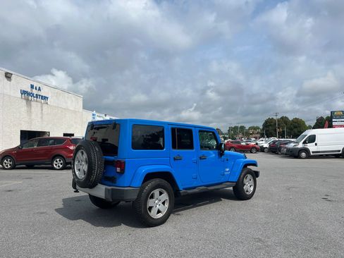 Used 2012 Jeep Wrangler Unlimited Sahara w/ Dual Top Group AWD/4WD image 3