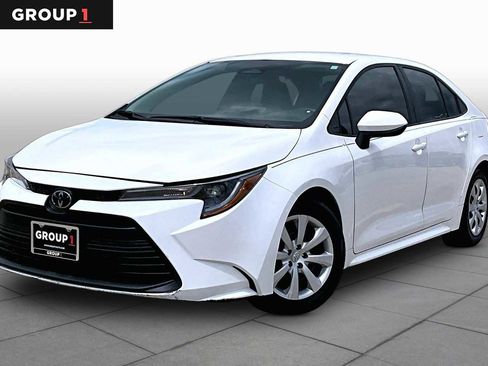 Used 2024 Toyota Corolla LE image 1