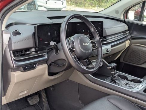 Used 2025 Kia Carnival LXS image 14