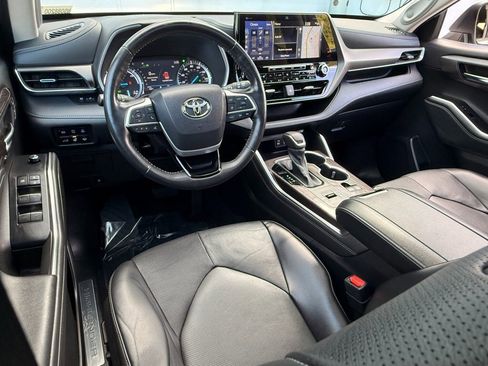 Used 2022 Toyota Highlander Limited image 16