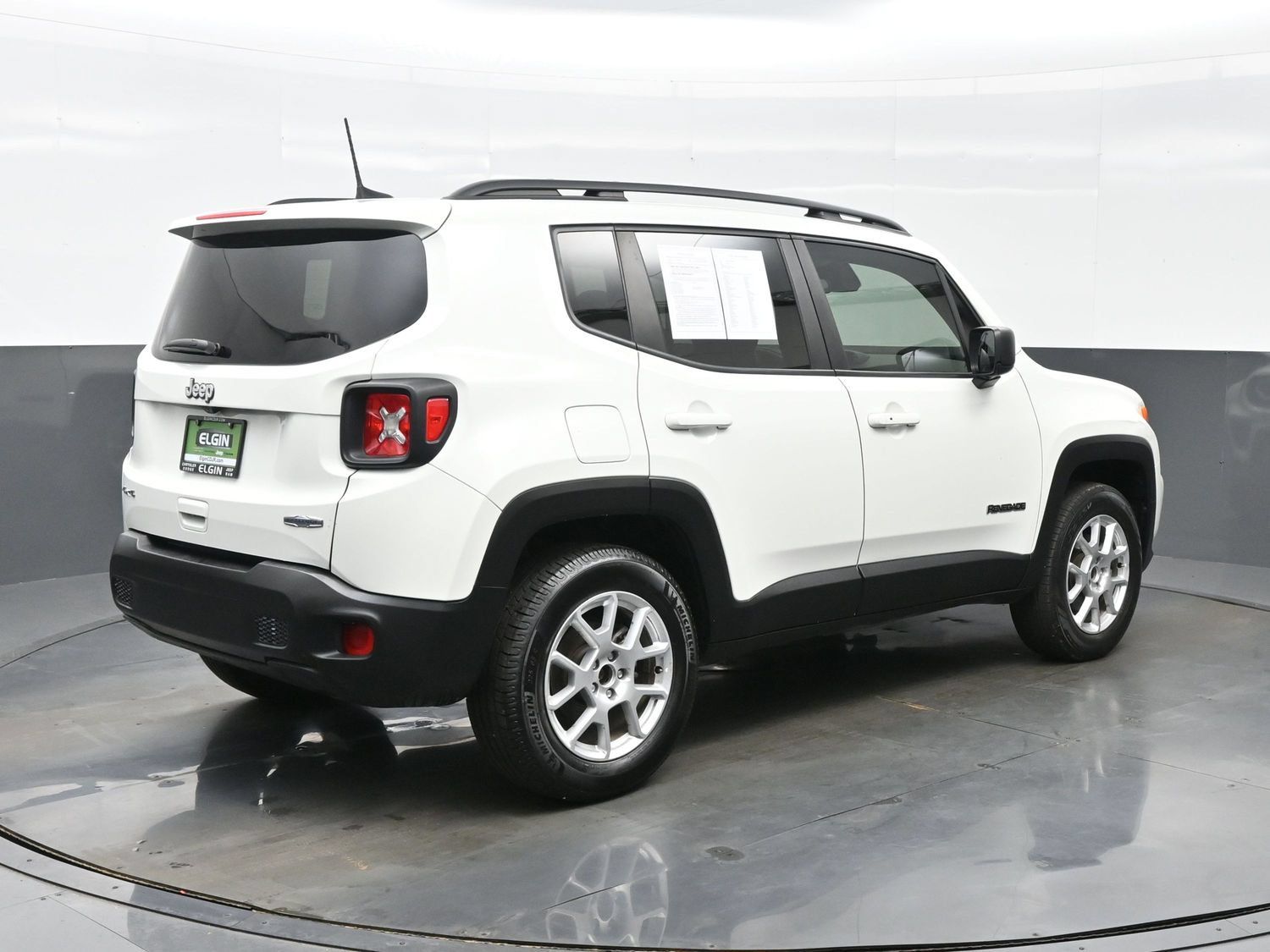 Used 2022 Jeep Renegade Latitude AWD/4WD image 8