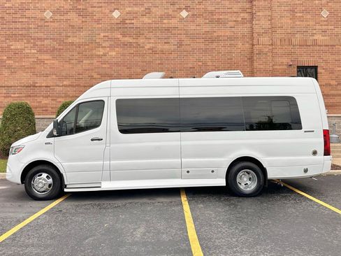 Used 2020 Mercedes-Benz Sprinter 3500 w/ Windows All Around Package image 3