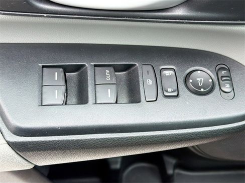 Used 2019 Honda CR-V LX image 19