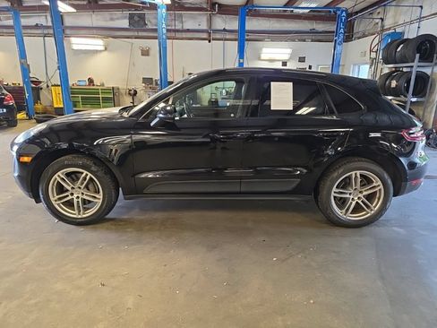 Used 2018 Porsche Macan AWD/4WD image 2