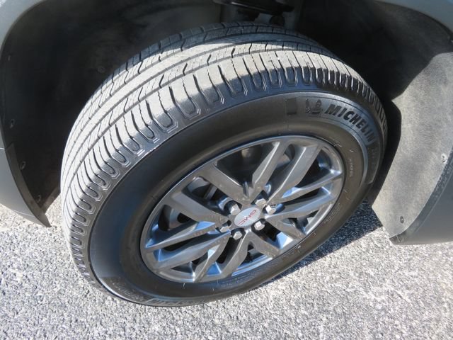 Used 2017 GMC Acadia SLT w/ LPO, Cargo Package FWD image 9
