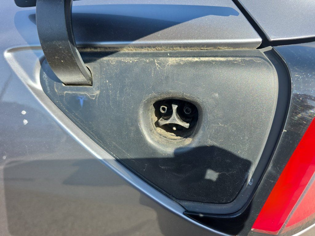Used 2024 Tesla Model Y Long Range AWD/4WD image 13