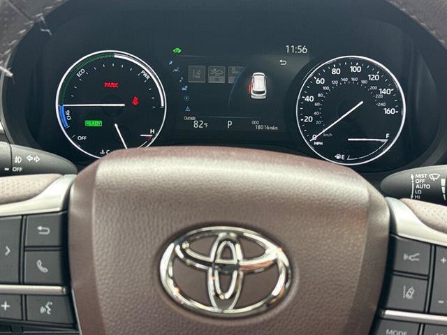 Used 2024 Toyota Sienna Platinum FWD image 17