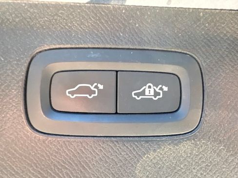 Certified 2023 Volvo XC90 B6 Plus AWD/4WD image 37