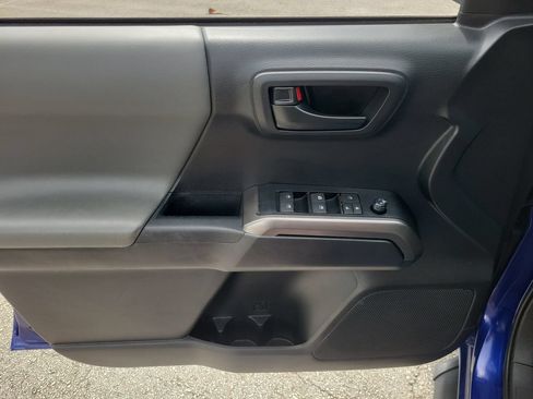 Used 2022 Toyota Tacoma SR5 RWD image 13