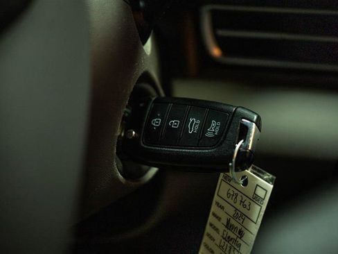 Used 2024 Hyundai Elantra SE image 16