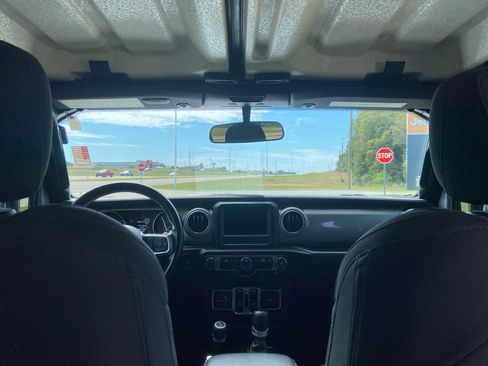 Used 2020 Jeep Wrangler Unlimited Sahara image 27