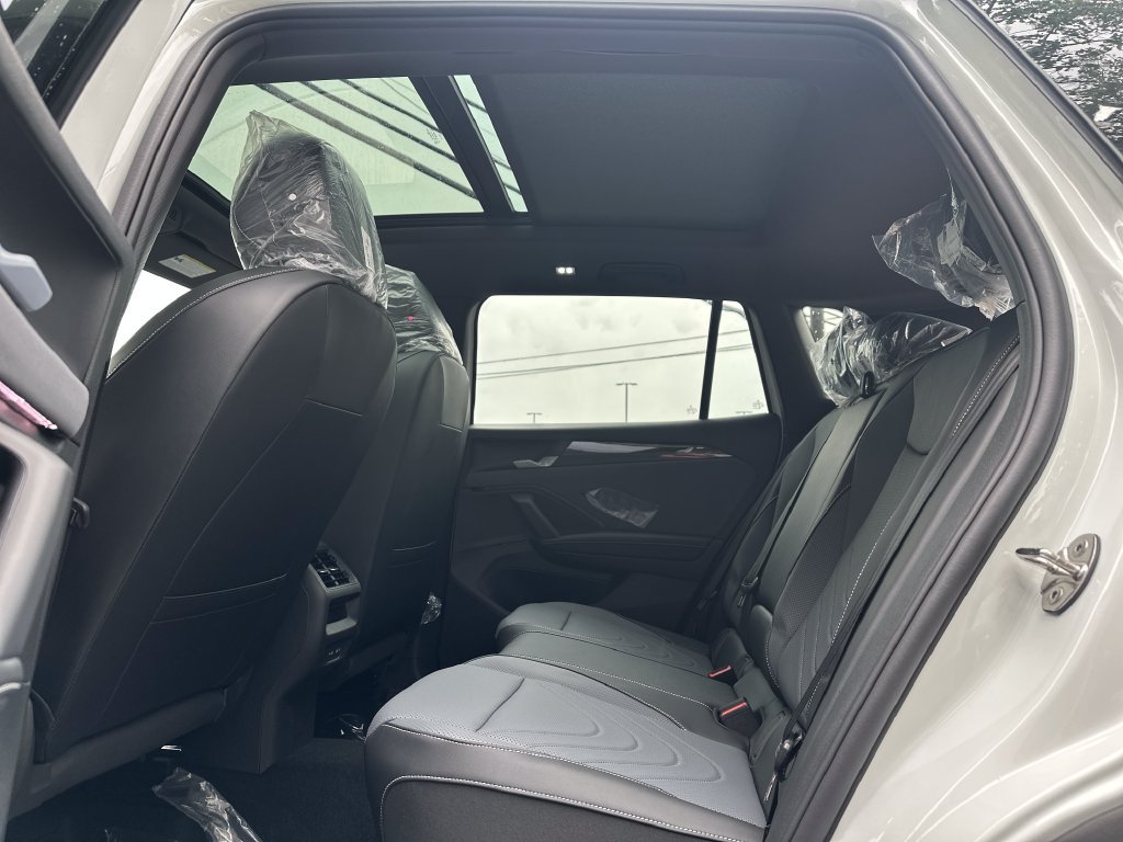 New 2026 Volkswagen Tiguan SE R-Line AWD/4WD image 17