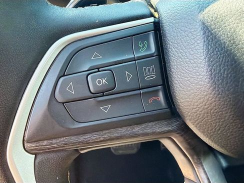 Used 2023 Jeep Grand Cherokee L Limited w/ Black Appearance Package image 37