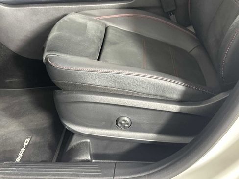 Used 2025 Mercedes-Benz GLA 250 4MATIC image 9