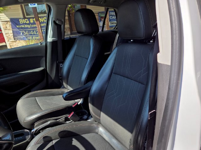 Used 2019 Chevrolet Trax LT w/ LT Convenience Package AWD/4WD image 19