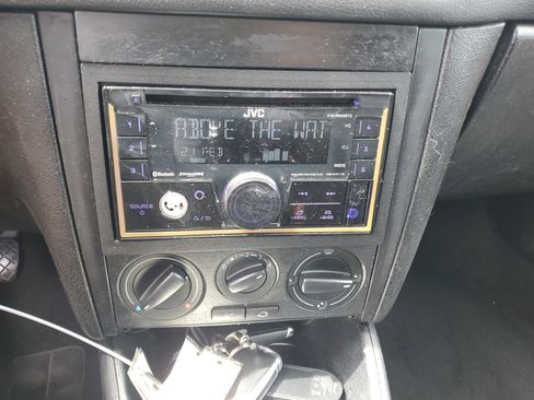 Used 2004 Volkswagen Golf GL image 13